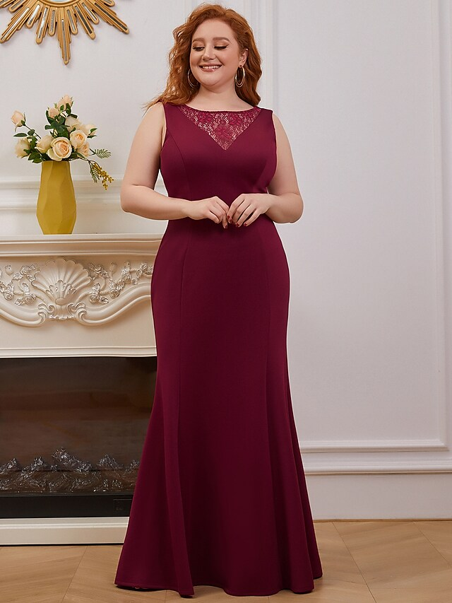 Elegant train of the floor-length mother of the bride dress.