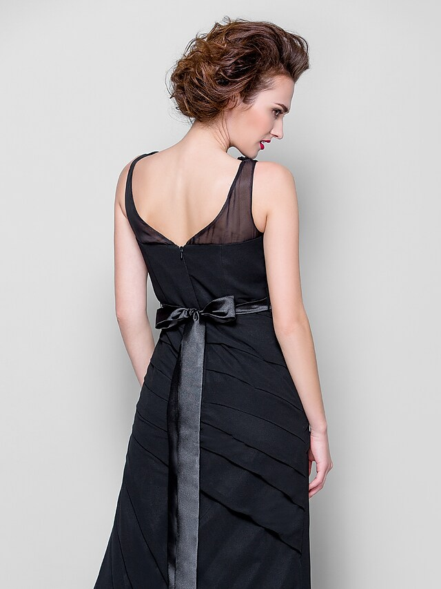 Mother of the Bride dress in motion, showing georgette flow.