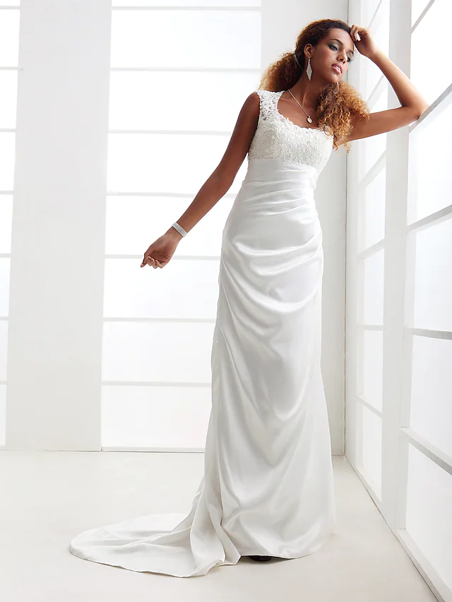 Side profile of a bride wearing the scoop neck cap sleeve wedding dress.