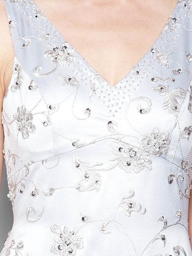 Detail of the sparkling lace and tulle fabric.