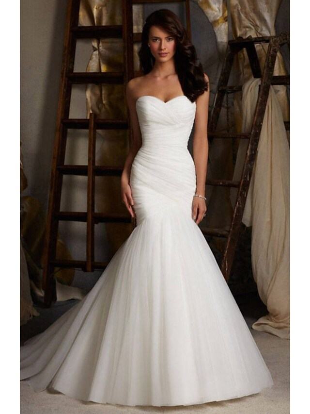 Close-up of the ruched sweetheart bodice on the white wedding dress.