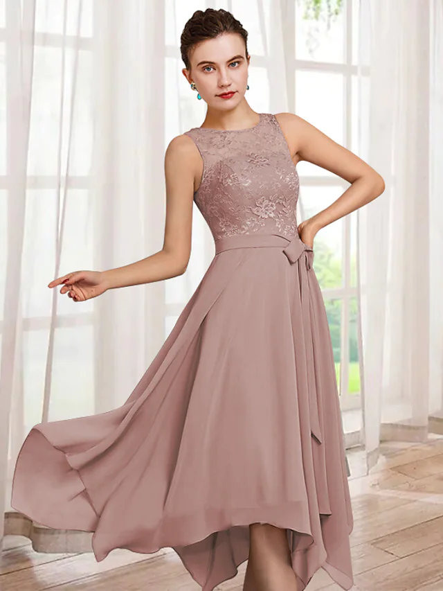 Side profile of the elegant two-piece A-line mother of the bride dress.