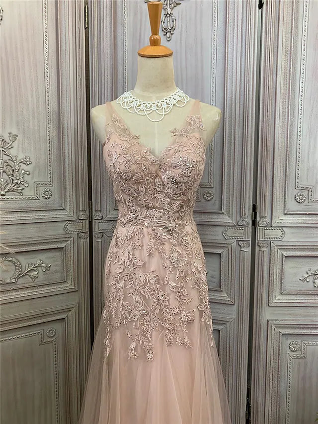 Side view of the mermaid trumpet gown, highlighting the sweep train.
