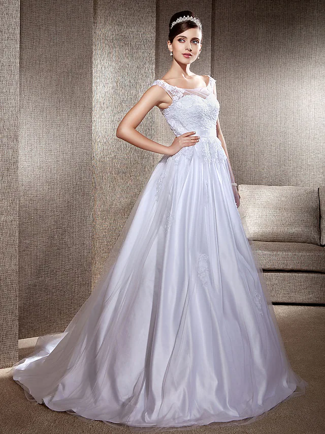 Close-up of lace and tulle details on the scoop neck wedding dress.