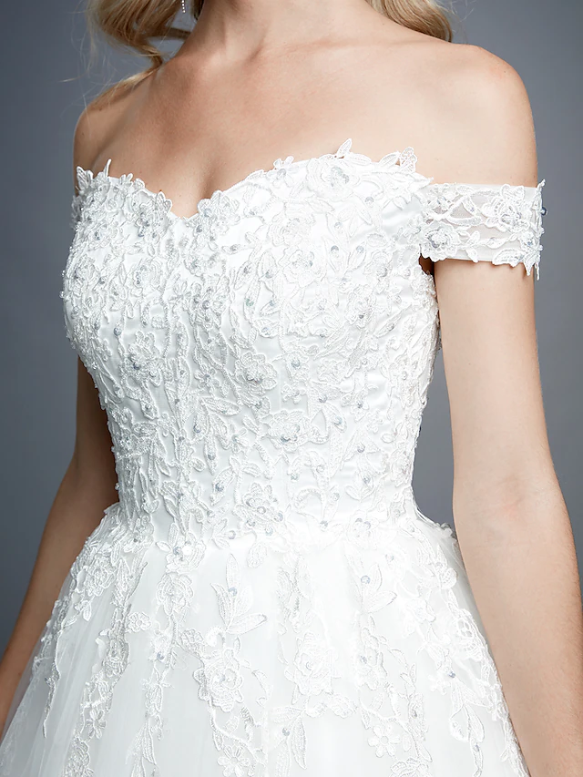 Ballkleid-Brautkleider, schulterfrei, Hofschleppe, Spitze, Tüll, kurze Ärmel, romantisch, funkelnd und glänzend mit Perlenapplikationen