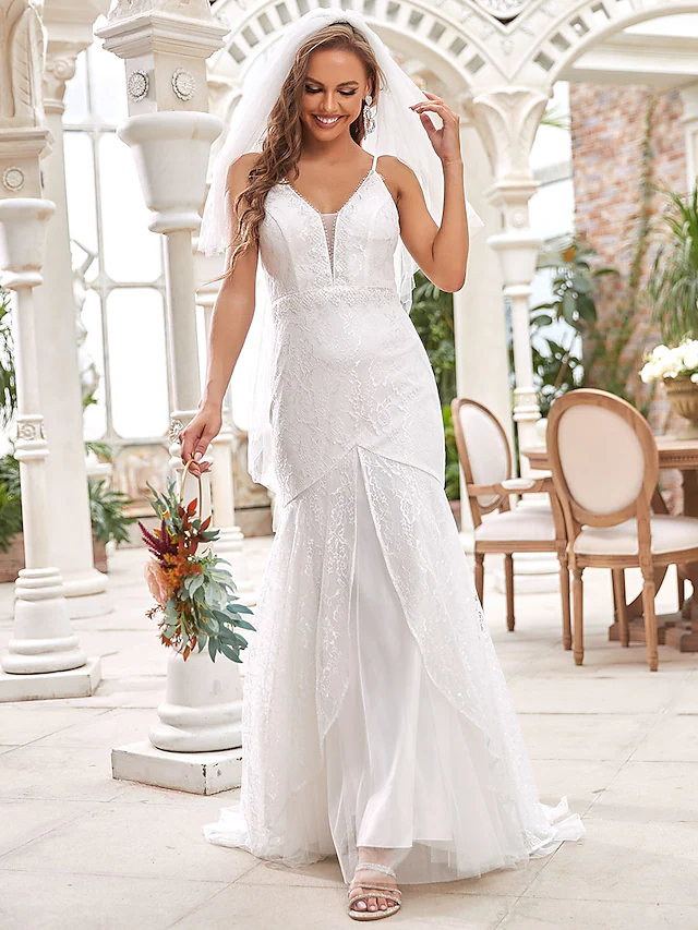Mermaid Trumpet V-Neck wedding dress with lace and tulle.
