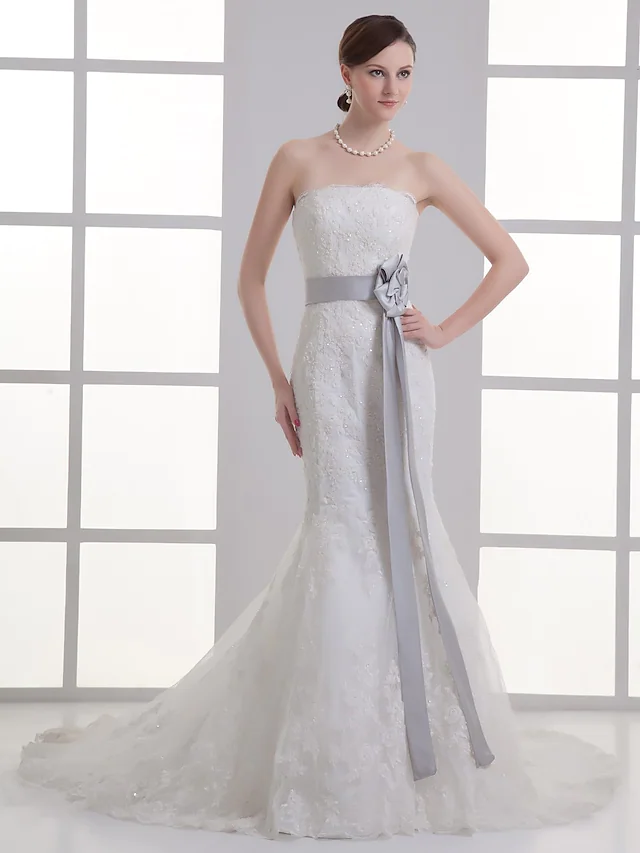 Romantic strapless mermaid wedding dress with lace and satin.