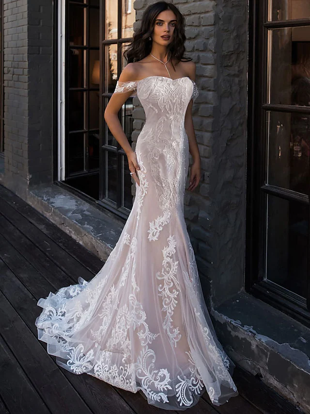 Romantic sweetheart mermaid wedding dress with lace appliques.