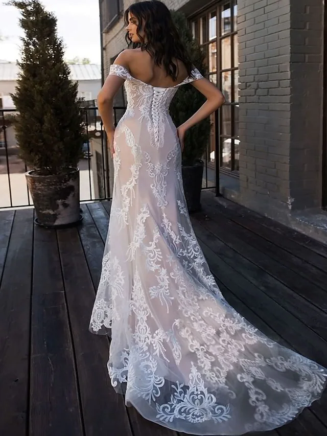 Side view of elegant mermaid wedding dress with sweetheart neckline.