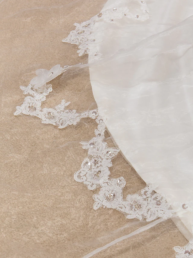 A-Line Wedding Dresses Scoop Neck Chapel Train Lace Organza Sleeveless with Sash  Ribbon Beading Appliques