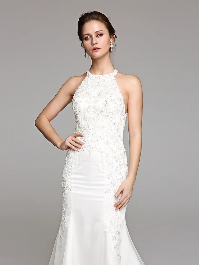 Mermaid silhouette wedding dress with delicate lace and regular straps.