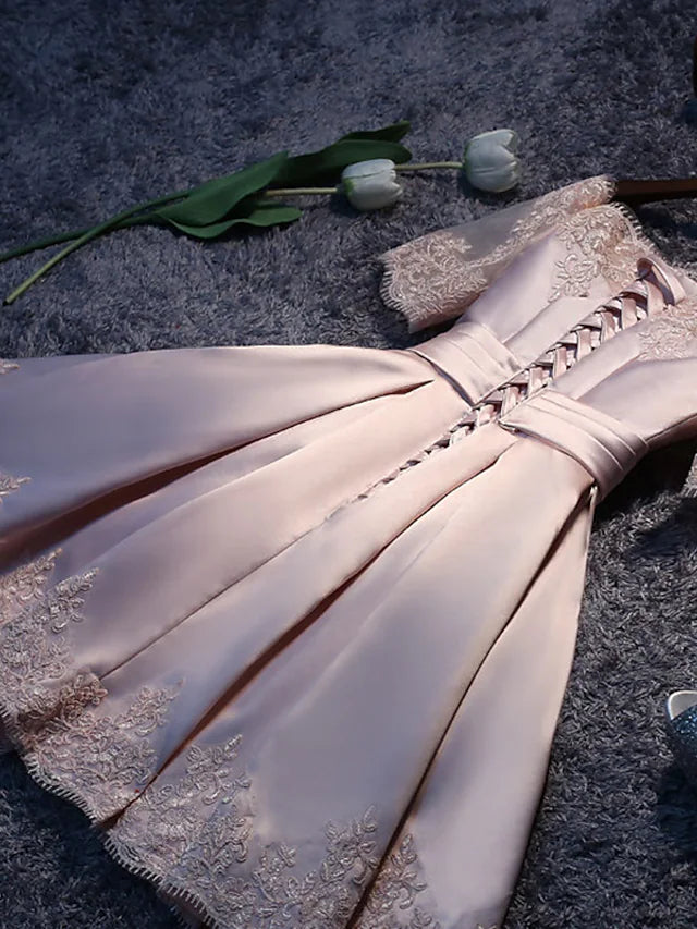 A-Linie Brautjungfernkleid Schulterfrei Kurzarm Elegant Kurz Mini Satin mit Spitze